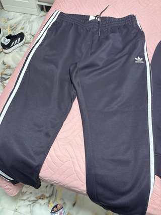 Chándal Adidas morado oscura solo una puesta