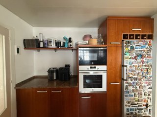 Cocina entera con encimera de cuarzo