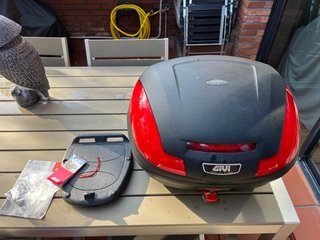 Baúl moto Givi Simply