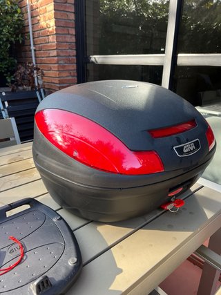 Baúl moto Givi Simply