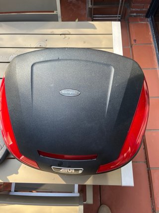 Baúl moto Givi Simply