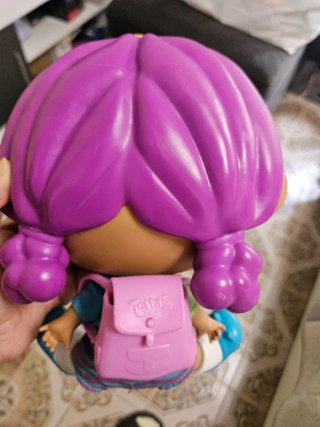 Muñeca con Pelo Morado y Ojos Corazón