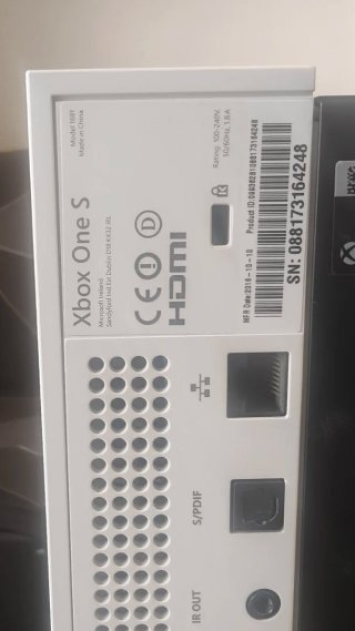 Consola Xbox One S con complementos