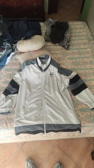 Giacca Nike bianca e grigia