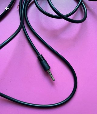 Auriculares gaming negros y rojos