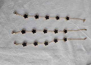Set de 3 Pulseras con Flores