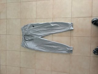 Pantalón Nike Tech Gris