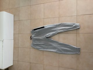 Pantalón Nike Tech Gris