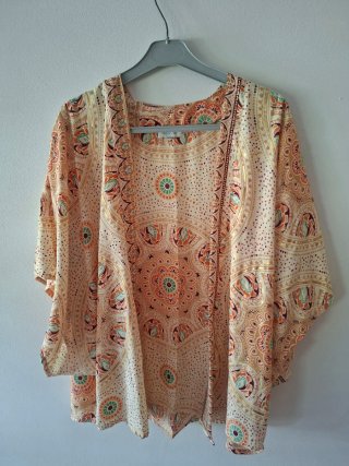 Kimono estampado amarillo y naranja