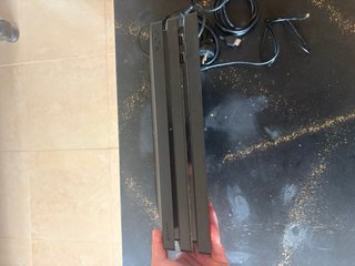PS4 PRO + COMANDI + GIOCO