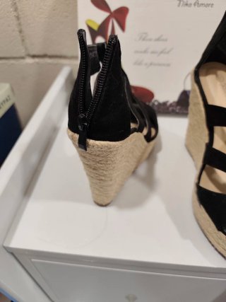 Sandalias cuña Niko Amore negras talla 37