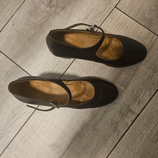 Zapatos de baile piel negros.