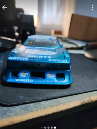 Modellino auto da corsa blu