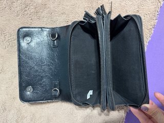Bolso de fiesta negro con flecos