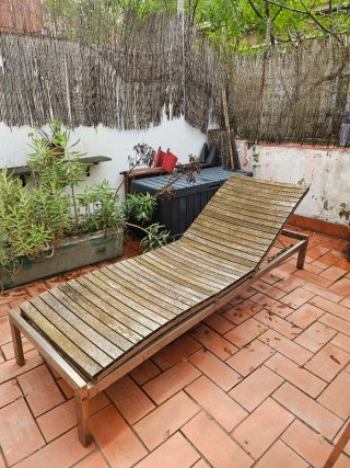 Tumbona de madera para jardín o terraza