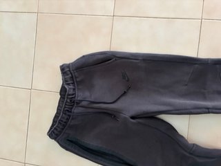Pantalón Nike Tech Fleece Gris
