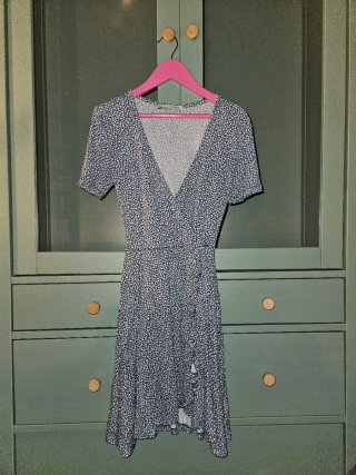 Vestido floral azul y blanco