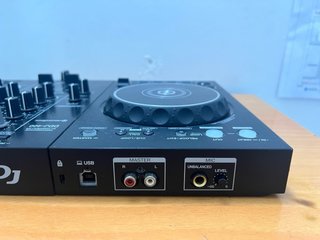 Controladora DJ Pioneer DDJ-400
