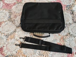 Maletín para portátil negro marca Inves