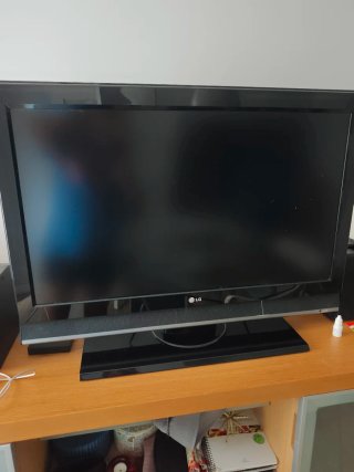 Televisión LG 37 pulgadas. Año 2014