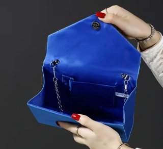 Bolso de fiesta azul con pedrería