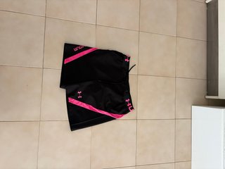 Pantalón Corto Under Armour Negro y Rosa