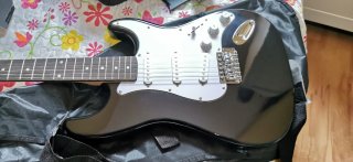 Guitarra Eléctrica Negra