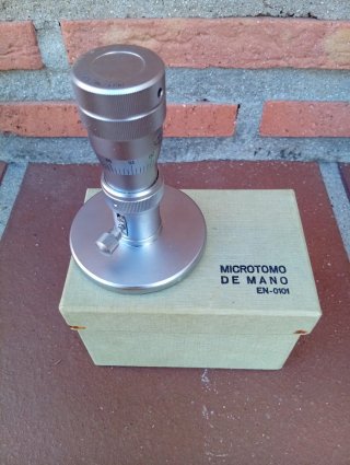 Micrótomo de mano antiguo