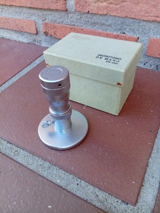 Micrótomo de mano antiguo