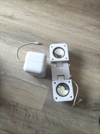 2 Mini Altavoces Portátiles Blancos