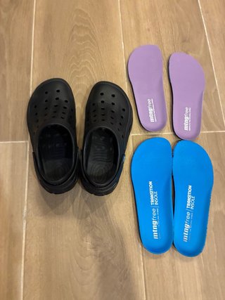 Zuecos de agua Mustang negros