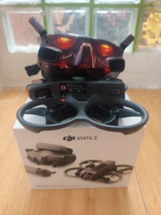 DJI Avata 2 con gafas y mando sin estrenar