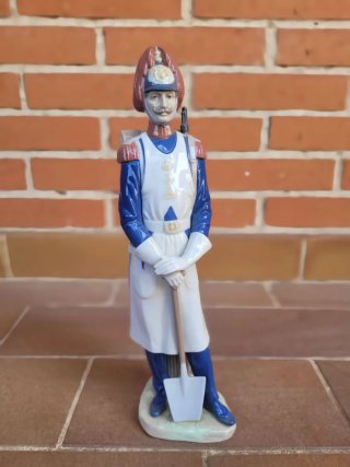 Figura Lladró Soldado de Ingenieros