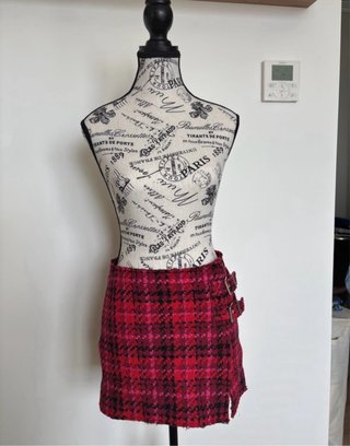 Falda de cuadros rosa y roja