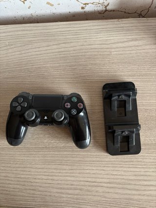 Consola PlayStation 4 con mando y 3 juegos