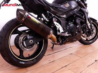 SUZUKI GSR 750
