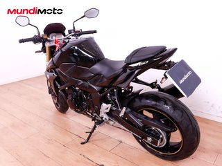 SUZUKI GSR 750