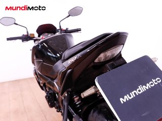 SUZUKI GSR 750
