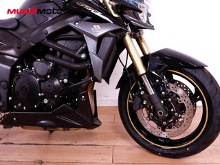 SUZUKI GSR 750