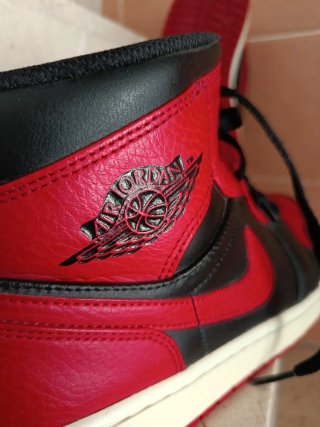 Nike Air Jordan 1 Mid Rojo/Negro
