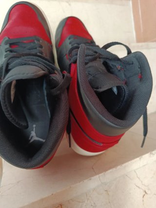 Nike Air Jordan 1 Mid Rojo/Negro
