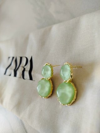 Pendientes de resina de Zara