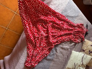 Vestido rojo con estampado blanco
