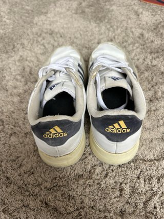 Zapatillas Adidas blancas y azul marino