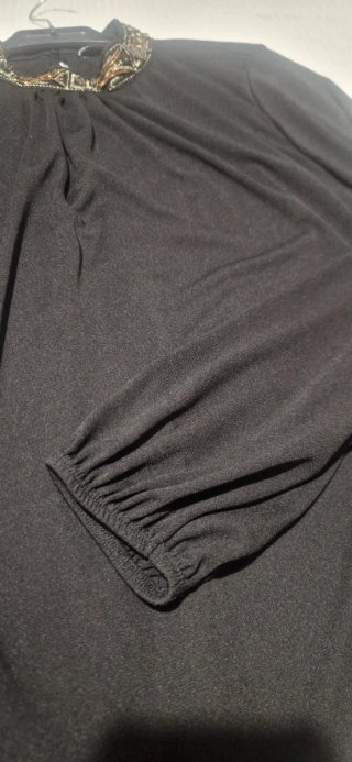 Blusa Zara Negra con Cuello de Pedrería