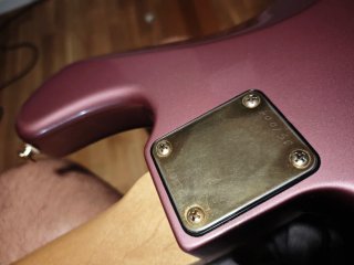 Bajo Pensa Custom J-4 en burgundy mist metallic