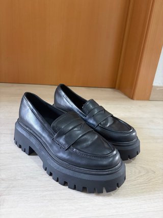 Mocasines Stradivarius negros plataforma