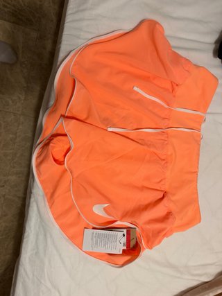 Pantalón corto Nike naranja