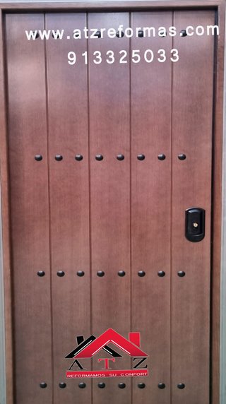 Puertas de chalet con decoración especial