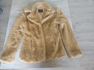 Chaquetón de pelo sintético beige